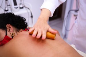 Leia mais sobre o artigo Saiba tudo sobre essa maravilha!! Bambuterapia uma massagem super interessante!