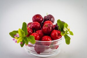 Leia mais sobre o artigo Benefícios da acerola para a saúde e beleza