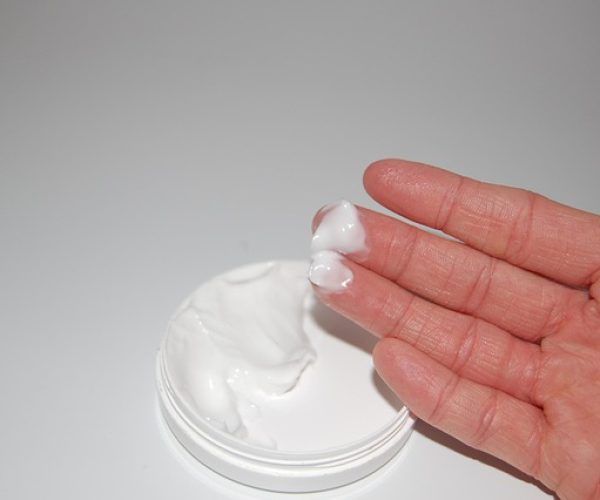 6 benefícios da vaselina na pele