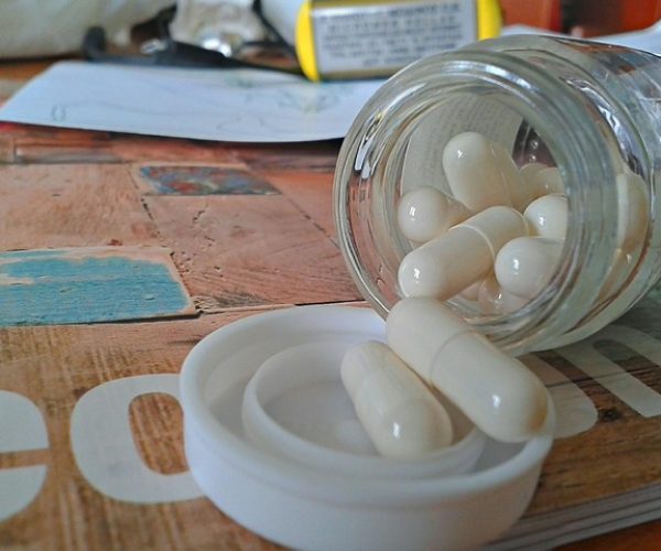 O que a acetilcisteína faz ao organismo?